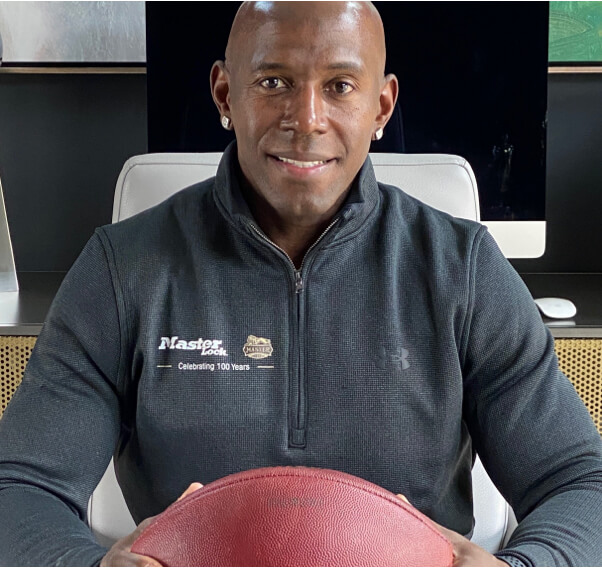 Donald Driver congratulates Community Champions.